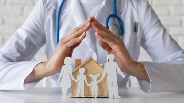 तुमची जुनी हेल्थ इन्शुरन्स पॉलिसी बदलायची वेळ आली? नवीन फिचर्सचा असा घ्या फायदा