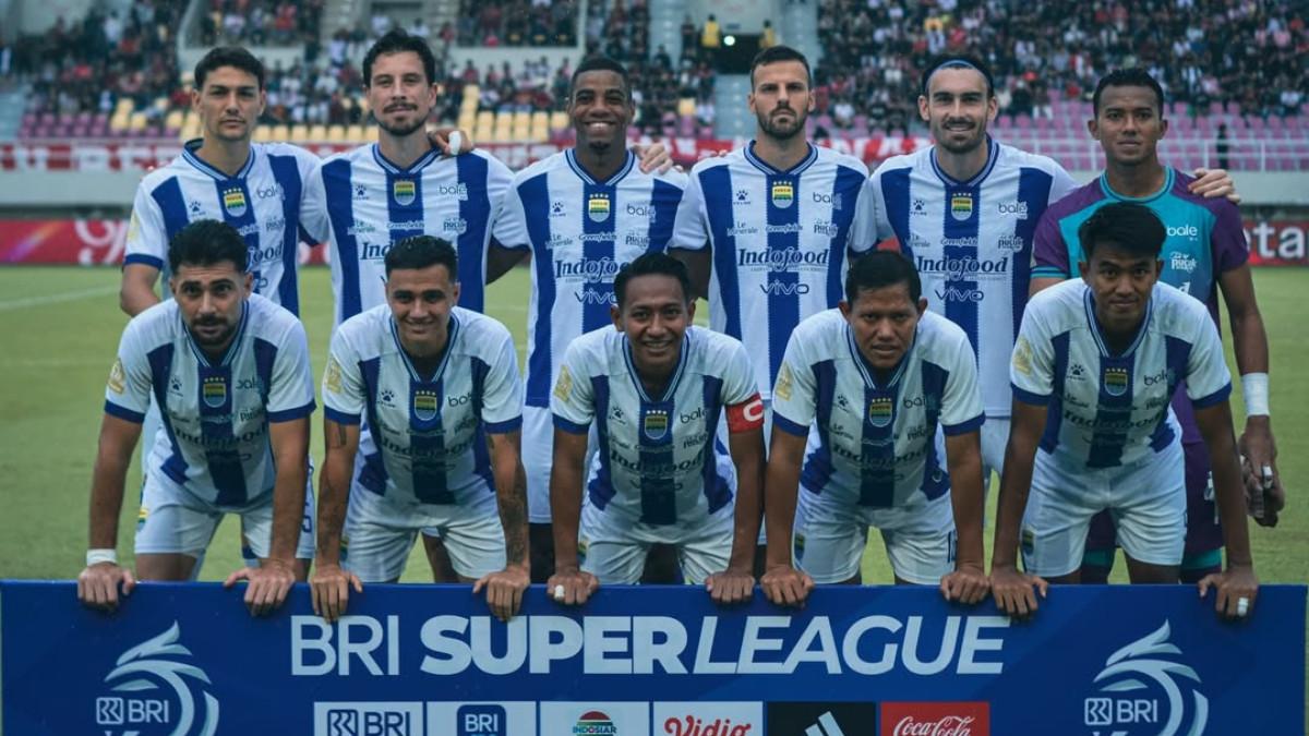 BURSA TRANSFER PERSIB BANDUNG - Para pemain Persib Bandung saat foto bersama sesaat sebelum laga kontra Persis Solo.