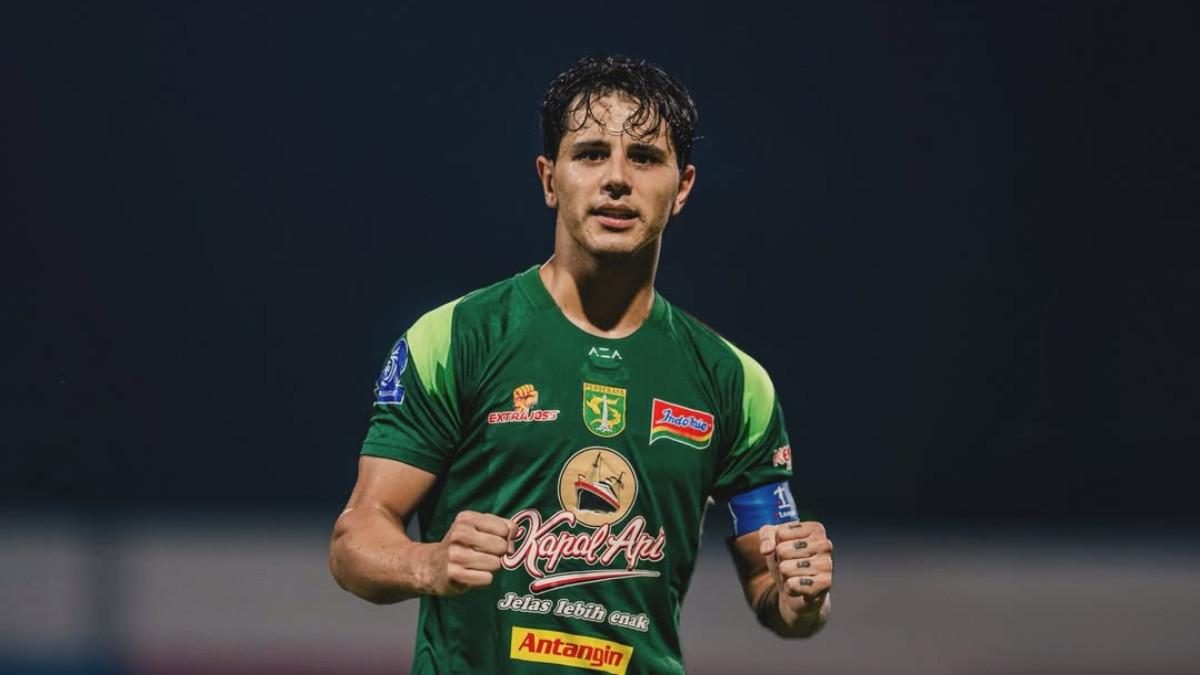 SOSOK KAPTEN PERSEBAYA SURABAYA - Potret Bruno Moreira saat bela Persebaya Surabaya di gelaran Liga 1 2025/2026.