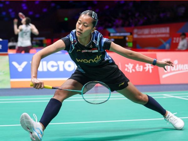 Tunggal putri Indonesia, Putri Kusuma Wardani, melakukan antisipasi saat tampil pada babak pertama Kejuaraan Asia 2026 di Ningbo, China, 8 April 2026.