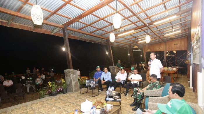 TANAM POHON - Wali Kota Tomohon, Caroll Joram Azarias Senduk, S.H.,.0-9