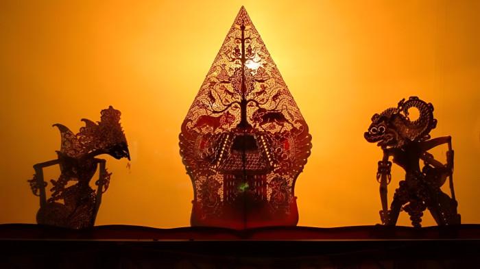 PERTARUNGAN- Pertunjukan wayang kulit yang mengisahkan sebuah pertarungan.