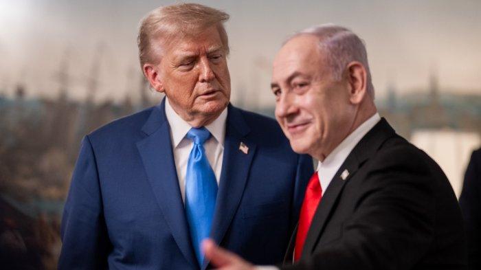 TRUMP DAN NETANYAHU - Tangkapan layar The White House pada Jumat (11/7/2025), memperlihatkan Perdana Menteri Israel Benjamin Netanyahu (kanan) dan Presiden AS Donald Trump (kiri) berfoto di Gedung Putih, pada hari Senin (7/7/2025).