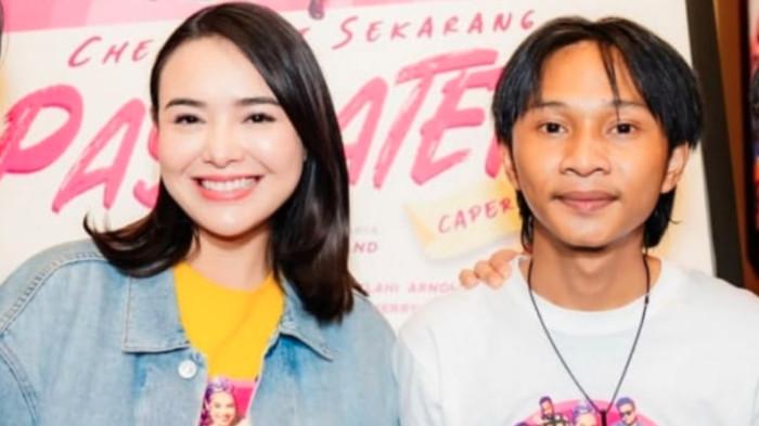 ARTIS -- Fajar Labadjo alias Sadboy diketahui kecelakaan hingga diduga patah tulang. Amanda sebagai 'kakak angkatnya' bocorkan kondisi.