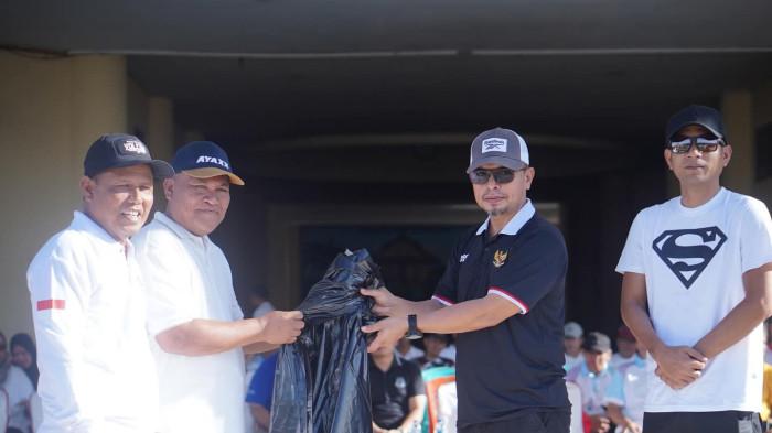 KERJA BAKTI - Bupati Bolaang Mongondow Utara (Boltara) Sirajudin Lasena dan Wakil Bupati Aditya Pontoh mencanangkan gerakan Indonesia ASRI (Aman, Sehat, Resik, Indah), Jumat (10/04/2026).