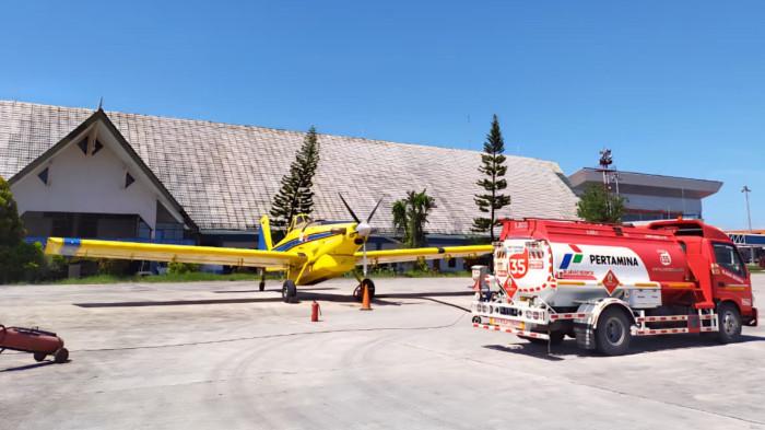 ARMADA PENGANGKUT BBM - Armada Air Tractor AT-802, menggantikan Pelita Air yang dikerahkan Pertamina untuk mendistribusikan BBM Satu Harga produk Pertalite menuju SPBU 3T Krayan, Nunukan, Kalimantan Utara, Sabtu (21/2/2026).