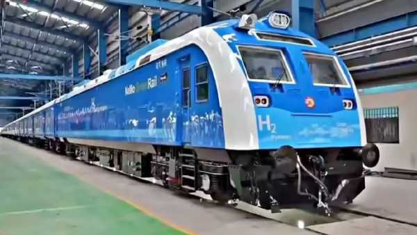 Hydrogen Train: झुकझुक नाही, सुसाट…देशातील पहिली हायड्रोजन ट्रेन वाऱ्यासोबत धावली, तुम्ही पाहिली का?