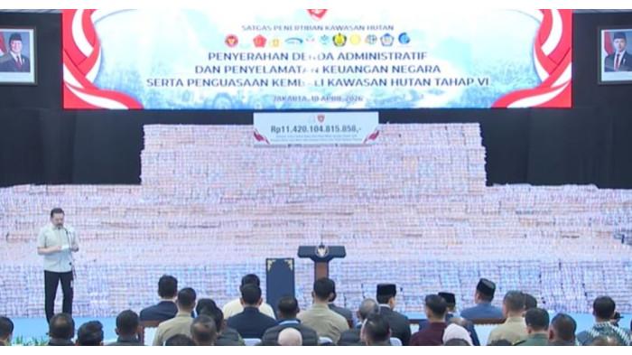 UANG TRILIUNAN - Penampakan uang sebesar Rp11,4 triliun yang akan dikembalikan negara terkait penanganan perkara oleh Satgas PKH di Kompleks Kejaksaan Agung, Jakarta, pada Jumat (10/4/2026).