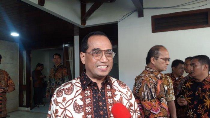 Menteri Perhubungan Budi Karya Sumadi ketika menyambangi rumah dinas Menteri Koordinator Bidang Kemaritiman dan Investasi Luhut Binsar Pandjaitan di Jakarta, Rabu (25/12/2019).