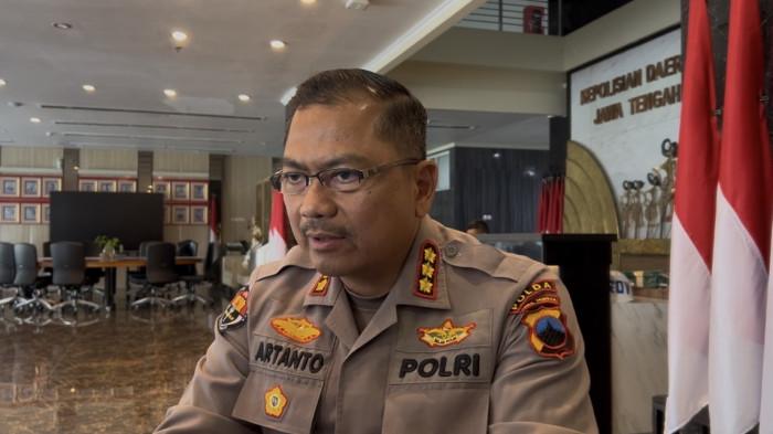 BERI KONFIRMASI - Kabid Humas Polda Jawa Tengah, Kombes Pol Artanto, memberikan keterangan terkait laporan dugaan pemalsuan tanda tangan yang menyeret Anggota DPRD Kendal di Mapolda Jateng, Kota Semarang, Kamis (9/4/2026). Dia mengonfirmasi laporan tersebut telah diterima pada 1 April 2026 dan saat ini masih dalam tahap awal penanganan untuk ditindaklanjuti ke direktorat terkait.