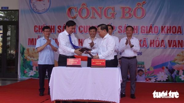Xã đầu tiên trong cả nước cung cấp sách giáo khoa miễn phí cho học sinh - Ảnh 1.