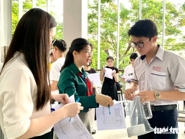 Trường đại học Quốc tế xét tuyển tổng hợp, ưu tiên thí sinh có chứng chỉ quốc tế - Ảnh 1.