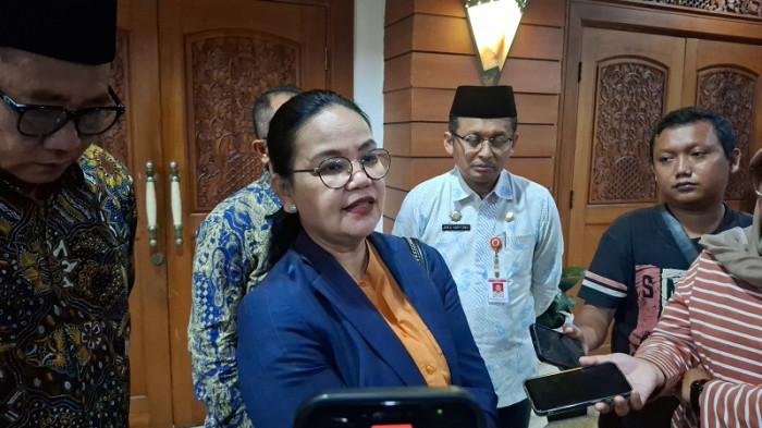 BERI KETERANGAN - Wali Kota Semarang Agustina Wilujeng Pramestuti memberi keterangan kepada wartawan seusai pelantikan pejabat eselon II di Balai Kota Semarang, Jumat (6/2/2026). Agustina Wilujeng melantik 12 pejabat eselon II.