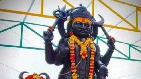 Shani Ke Upay: Saturn's Mahadasha and Sadesati are troubling you? You will get relief from these sure shot remedies