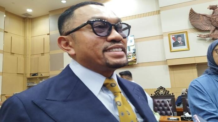 KASUS AMSAL SITEPU - Wakil Ketua Komisi III DPR RI Ahmad Sahroni saat ditemui di Ruang Rapat Komisi III DPR RI, Senin (30/3/2026). Ia mengapresiasi putusan hakim vonis bebas terhadap videografer Amsal Christy Sitepu dalam kasus dugaan korupsi pembuatan video profil desa di Kabupaten Karo.