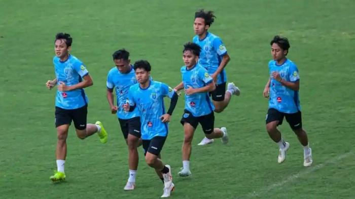 PERSELA LAMONGAN - Pemain Persela Lamongan menjalani sesi latihan perdana tim pasca libur lebaran di Stadion Surajaya, Lamongan, Senin (23/3/2026).