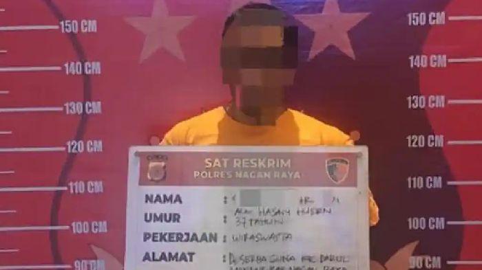 KASUS GAS ELPIJI - Tersangka penyimpangan gas elpiji 3 kg diamankan Polres Nagan Raya, Jumat (10/4/2026). Satreskrim Polres Nagan Raya menahan seorang warga berinisial SB (37) atas dugaan tindak pidana penyalahgunaan gas elpiji subsidi 3 kilogram.(Serambinews.com/HO)