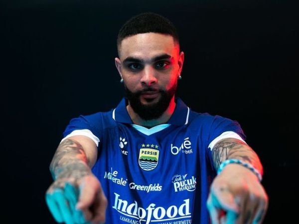 Layvin Kurzawa berpeluang menjalani debut bersama Persib Bandung saat bertandang ke markas Ratchaburi FC di babak 16 besar AFC Champions League Two 2025/2026