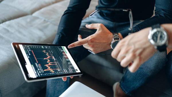 Managing the risk in cryptocurrency