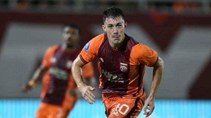 SELEBRASI PERALTA - Pemain penyerang-sayap Borneo FC Samarinda, Mariano Peralta, merayakan gol ke gawang Dewa United pada pertandingan pekan ke-11 Super League di Stadion Segiri, Samarinda pada Rabu (5/11/2025). (Instagram Borneo FC - 5/11/2025)