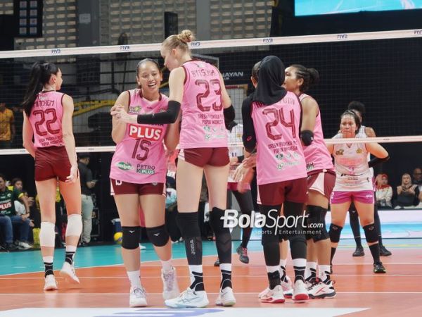 Tim bola voli Gresik Phonska Plus Pupuk Indonesia saat menghadapi Jakarta Popsivo Polwan pada pertandingan putaran kedua babak final four Proliga 2026 di GOR Sritex, Solo, Jawa Tengah, Sabtu (11/4/2026).