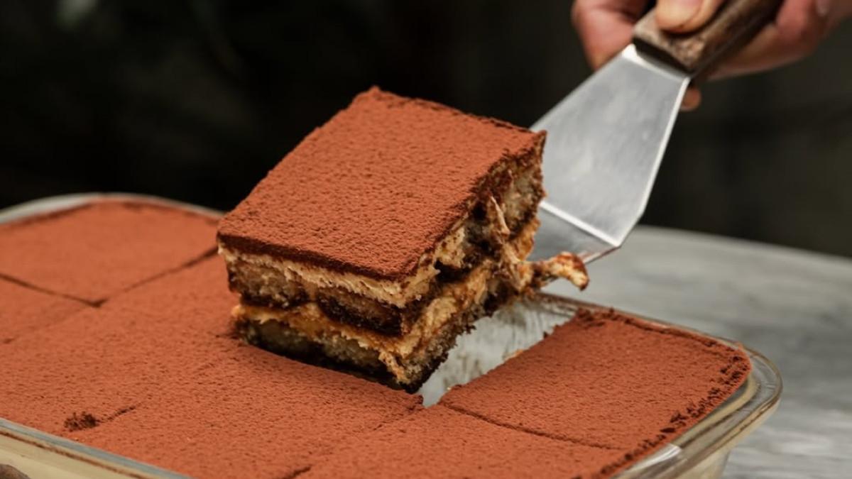 Merindu Canteen, satu tiramisu cake enak di Bandung yang lagi viral.