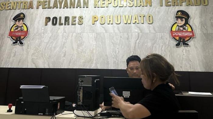 Potret warga melapor ke Polres Pohuwato