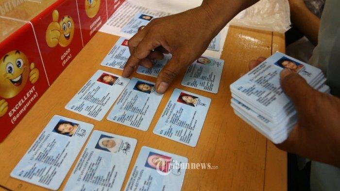 KTP - Perkara dugaan pemalsuan Kartu Tanda Penduduk (KTP) yang melibatkan TikTokers Vanessa Tuhuteru (VT) dan seorang ASN Dinas Kependudukan dan Pencatatan Sipil (Disdukcapil) berinisial IB segera disidangkan. 