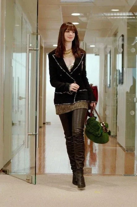 Andy with her green Fendi crochet bag