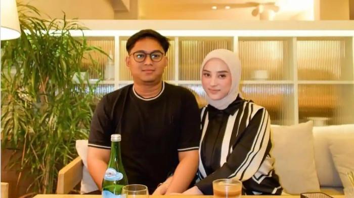 DONI SALMANAN BEBAS - Doni Salmanan mengunggah foto perdana yang menunjukkan kebersamaannya dengan sang istri, Dinan Fajrina.
