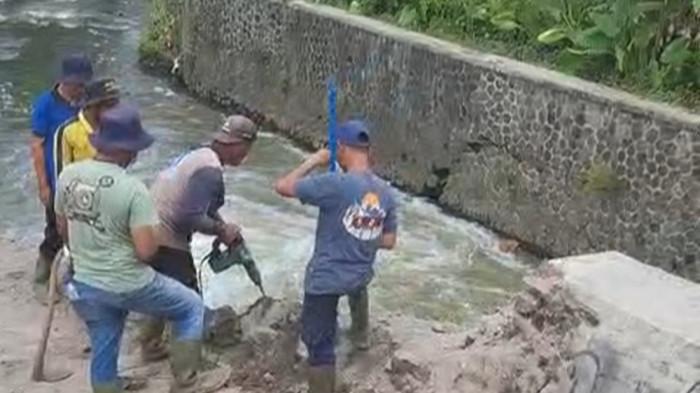 pintu air gunung mindi sungai cikalang