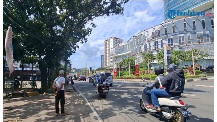 KONDISI JALAN FATMAWATI - Kondisi Jalan RS Fatmawati, Cilandak, Jakarta Selatan, Minggu (12/4/2026). Pemprov DKI Jakarta bakal melakukan pelebaran jalan ini untuk menjadi kawasan berorientasi transit atau Transit Oriented Development (TOD).