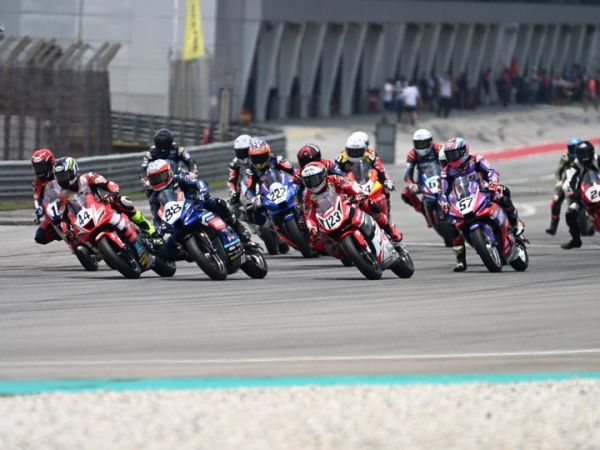 Pembalap Astra Honda Racing Team (AHRT), Rheza Danica Ahrens, memulai Race 1 ARRC 2026 kelas AP250 pada posisi start pertama di Sirkuit Sepang, Malaysia  (11/4/2026).