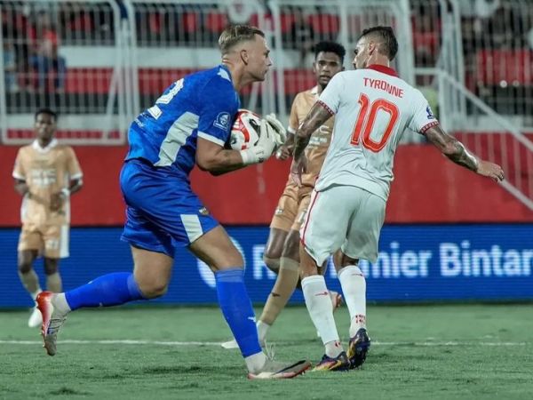 Suasana pertandingan antara Malut United vs Dewa United dalam laga pekan ke-27 Super League 2025/2026, di Stadion Kie Raha, Ternate, Minggu (12/4/2026).