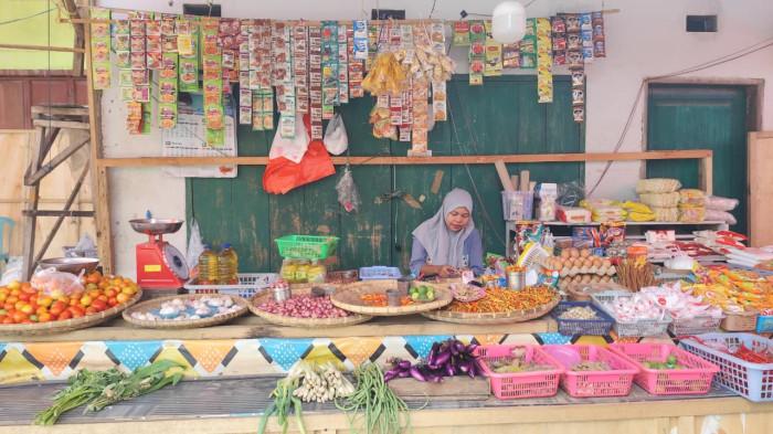 HARGA SEMBAKO - Suasana di Pasar Minggu Tilamuta, Kabupaten Boalemo, Provinsi Gorontalo pada Sabtu (11/04/2026). Harga cabai naik harga Rp 110 ribu per kilogram dari sebelumnya Rp 80-90 ribu per kg.