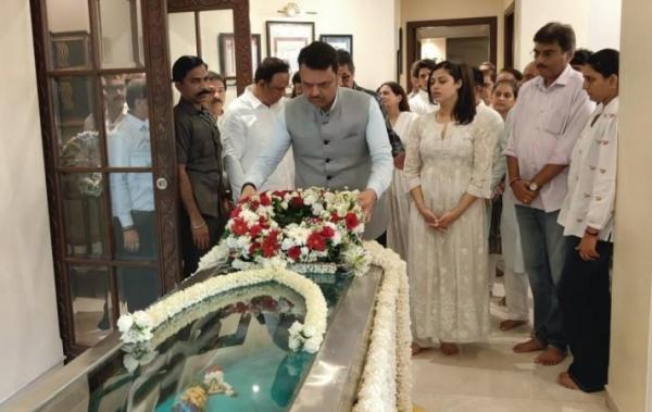 आशा भोसलेऐवजी अथिया शेट्टीने शेअर केला लता मंगेशकरचा फोटो, ट्रोल झाली; गायकाचे पार्थिव निवासस्थानी पोहोचले