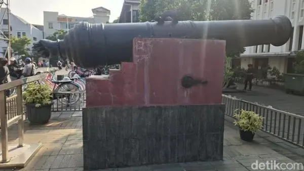 Meriam si Jaguar di Kota Tua Jakarta