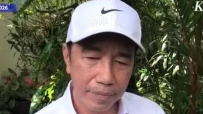 RESPONS - Presiden ke-7 RI Joko Widodo (Jokowi) saat menyampaikan keterangannya di Solo, Jawa Tengah Jumat (3/4/2026).