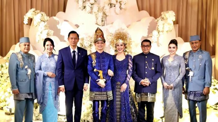 PERNIKAHAN TEUKU RASSYA - Teuku Rassya menikahi kekasihnya Cleantha Islan. Agus Harimurti Yudhoyono alias AHY jadi saksi dalam pernikahan anak Tamara Blezynsky ini.