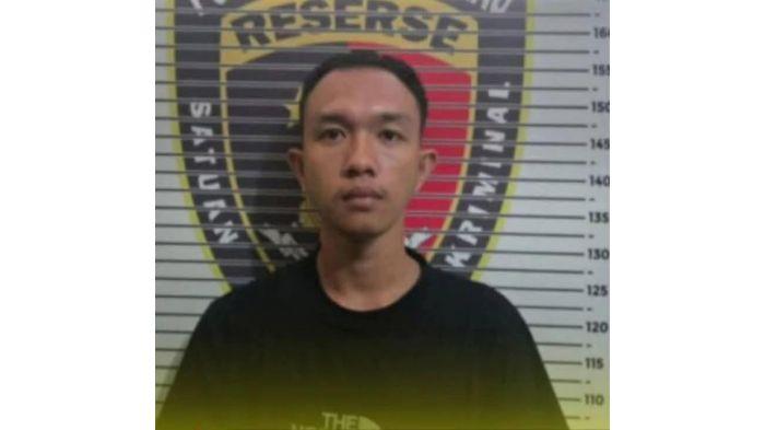 DIAMANKAN - Pelaku Saat Diamankan di Polres Lubuklinggau. Rekaman CCTV Saat Yansah Dibunuh Sepupu di Depan Istri-Anak Karena Warisan Rp1 M di Lubuklinggau