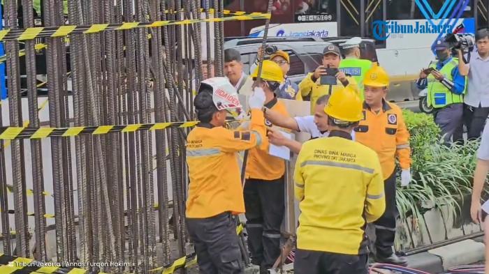 TIANG MONOREL - Tiang monorel yang mangkrak di Jalan HR Rasuna Said, Setiabudi, Jakarta Selatan, akhirnya dibongkar pada Rabu (14/1/2026).
