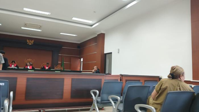 SIDANG - Sidang lanjutan kasus pembunuhan Joel Alberto Tanos dengan terdakwa Razyah Aditia Achmad alias Aca kembali digelar di Pengadilan Negeri Manado, Jalan Adipura Raya, Kima Atas, Mapanget, Manado, Sulawesi Utara, Senin (13/4/2026). Agenda persidangan adalah pemeriksaan saksi dari Jaksa Penuntut Umum (JPU).