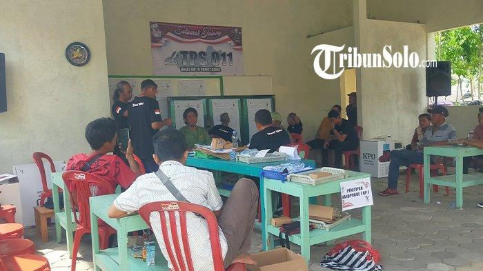 Penghitungan suara di TPS 11 Desa Baturetno, tepatnya di Balai RW Dusun Duwet Kidul RT 1/15, lokasi Cabup Setyo Sukarno mencoblos, Rabu (27/11/2024).