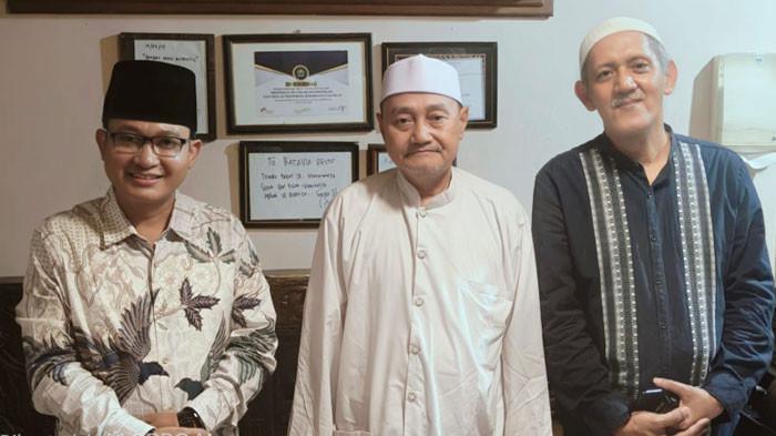 Abd. Aziz Ketua Umum DPP GMPK (kiri) dalam artikel berjudul