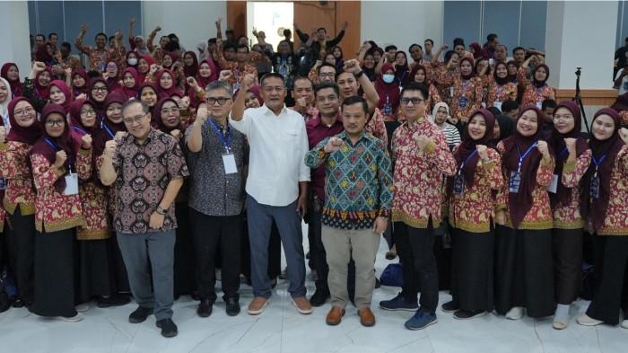 2 Obon Tabroni sosialisasi Program Makan Bergizi Gratis di Lakeside Tell Hotel