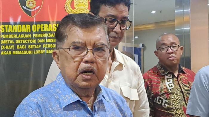 LAPORKAN RISMON - Wakil Presiden ke-10 dan ke-12 RI Jusuf Kalla usai membuat laporan polisi di Bareskrim Polri, Rabu (8/4/2026). JK melaporkan Rismon Sianipar atas dugaan pencemaran nama baik terkait tudingan pendanaan polemik ijazah Presiden ke-7 RI Joko Widodo.(KOMPAS.com/Fristin Intan Sulistyowati )