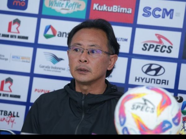 Pelatih Persis Solo, Ong Kim Swee, jelang laga melawan Borneo FC.