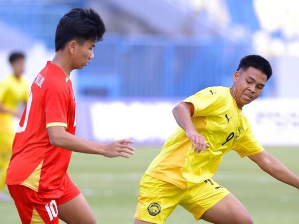 Suasana pertandingan antara Vietnam Vs Malaysia dalam laga perdana Grup A ASEAN Championship U-17 2026, di Stadion Gelora Joko Samudro, Gresik, Senin (13/4/2026).