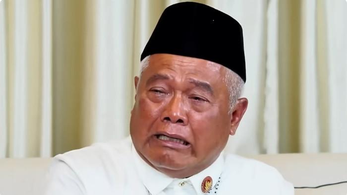 KASUS YAI MIM - Tangkap layar eks dosen Universitas Islam Negeri (UIN) Maulana Malik Ibrahim Malang, Jawa Timur, Imam Muslimin alias Yai Mim, menangis saat mengaku fitnah melakukan aksi pencabulan terhadap tetangganya Nurul Sahara.