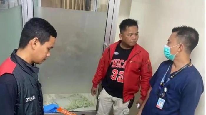 TEWAS DIBUNUH - Jenazah Yansyah, warga Muratara saat diperiksa polisi. Yansyah tewas dibunuh di Lubuklinggau, Jumat (10/4/2026).